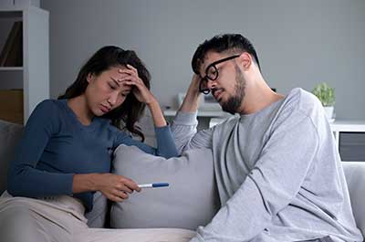 couple with negative pregnancy test