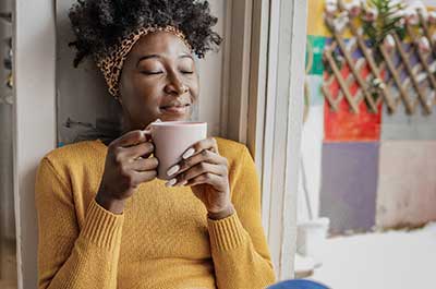 woman drinking coffee