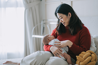 mom with newborn baby