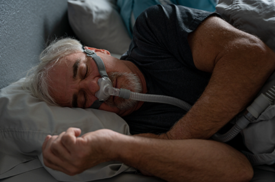 man using CPAP
