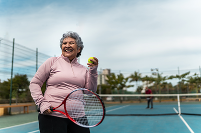 woman playing tennis