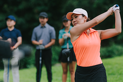 woman golfing