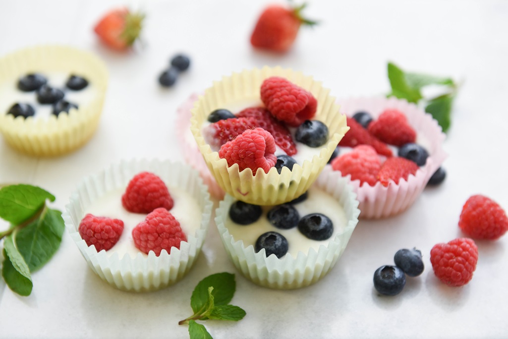 frozen yogurt berry bites