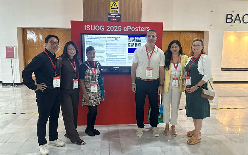 Drs Kim-and-Shaman-with-residents-at-ISUOG-2025