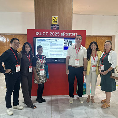 Drs Kim-and-Shaman-with-residents-at-ISUOG-2025