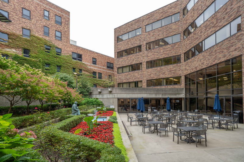 Outdoor courtyard at Henry Ford St. John Hospital