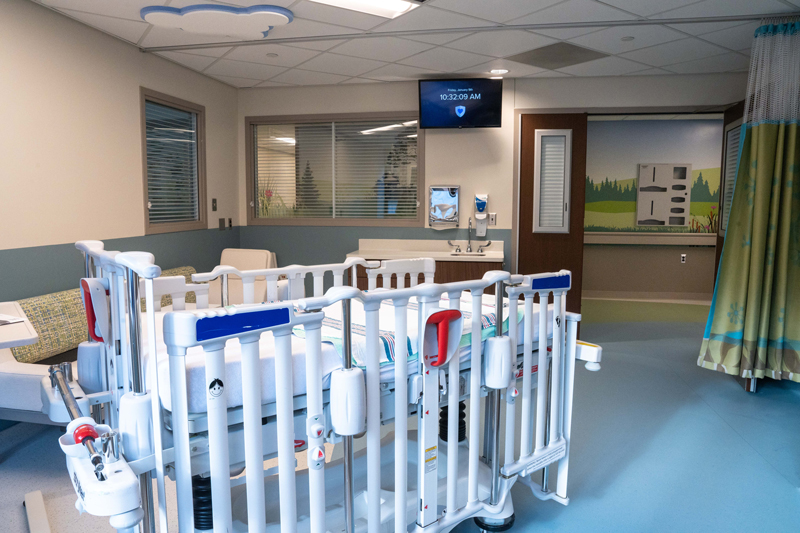 Room in the pediatric intensive care unit with a crib at Henry Ford St. John Hospital
