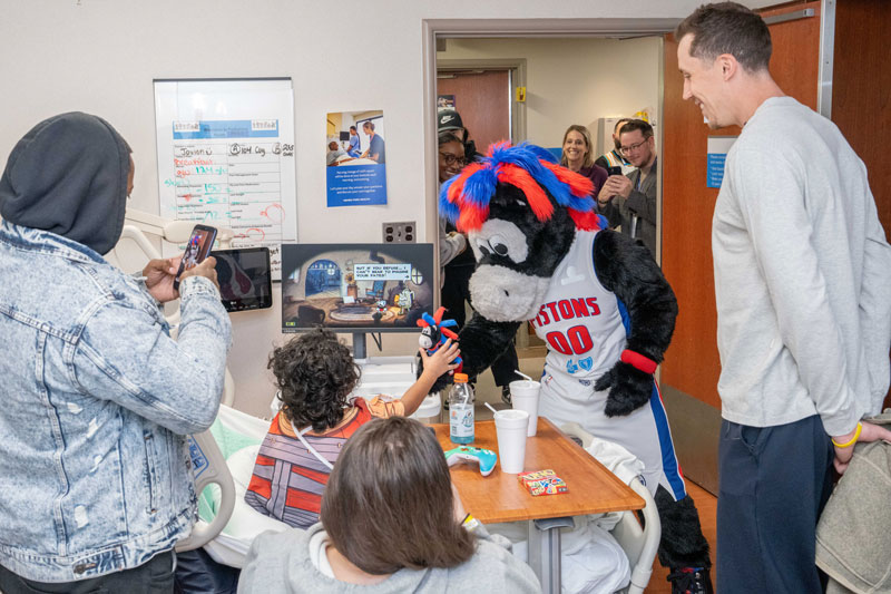 Pistons mascot visiting with pediatric inpatients 