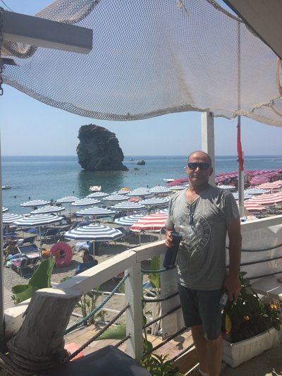 lung cancer patient frank by the beach